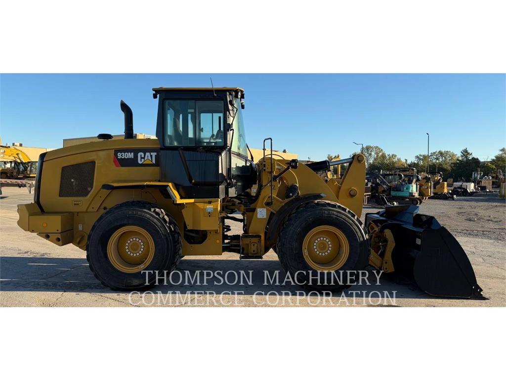 CAT 930M Фронтальные погрузчики