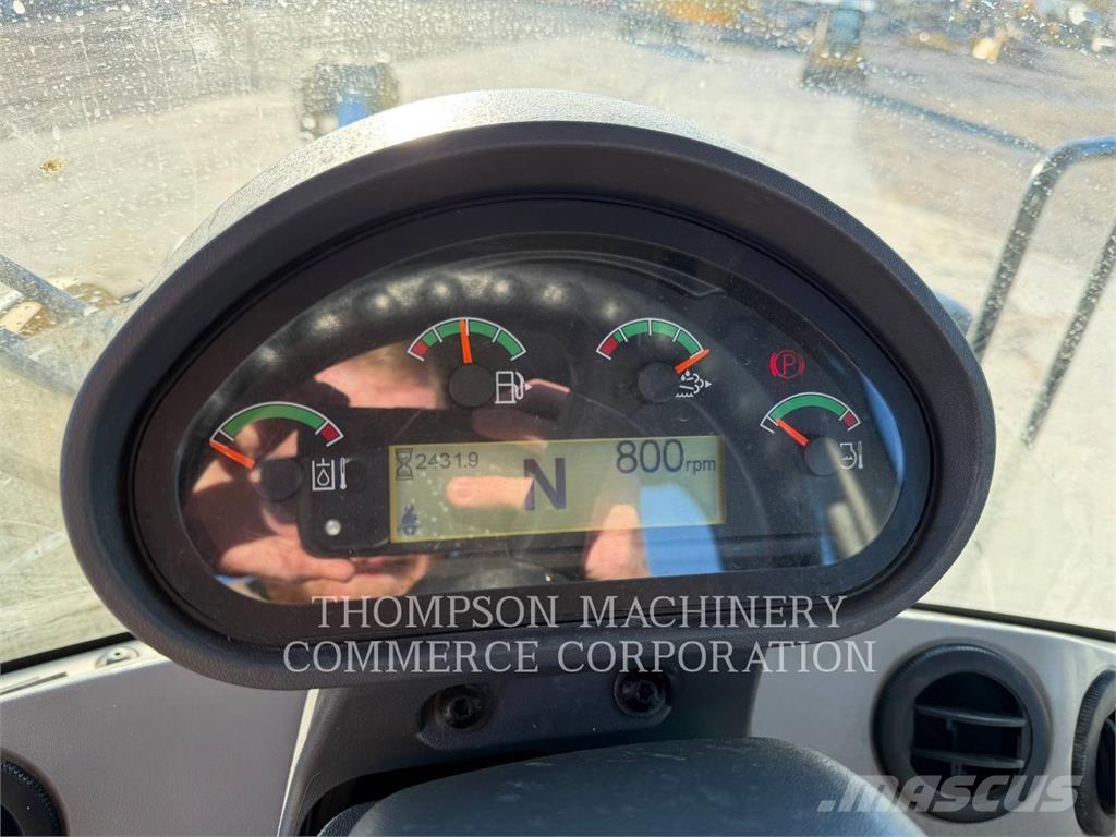 CAT 930M Фронтальные погрузчики