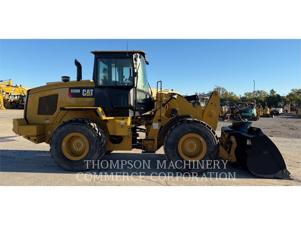 CAT 930M Фронтальные погрузчики