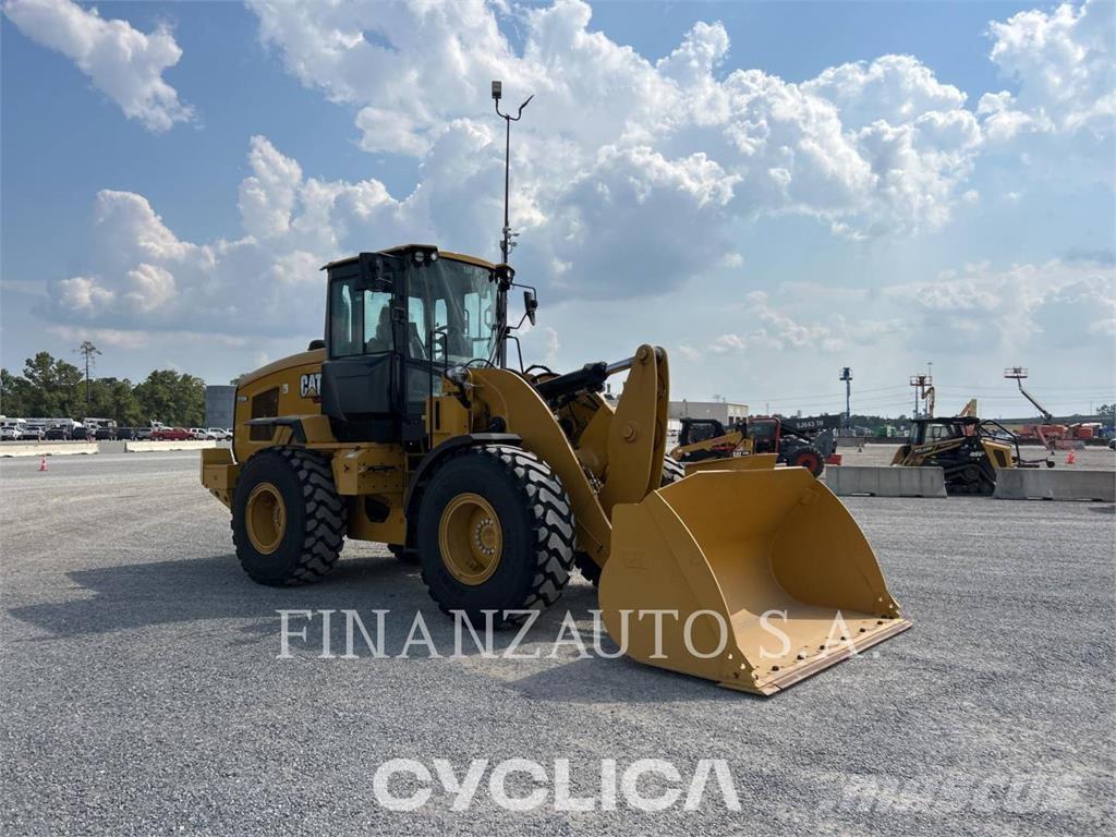CAT 930M Фронтальные погрузчики