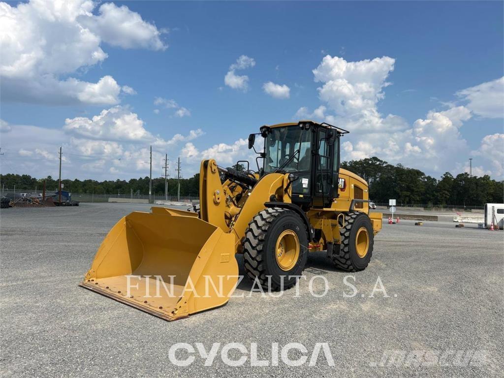 CAT 930M Фронтальные погрузчики
