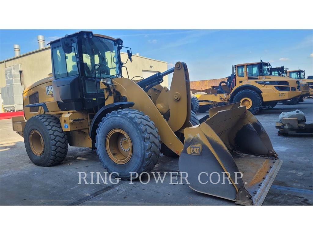 CAT 930M Фронтальные погрузчики