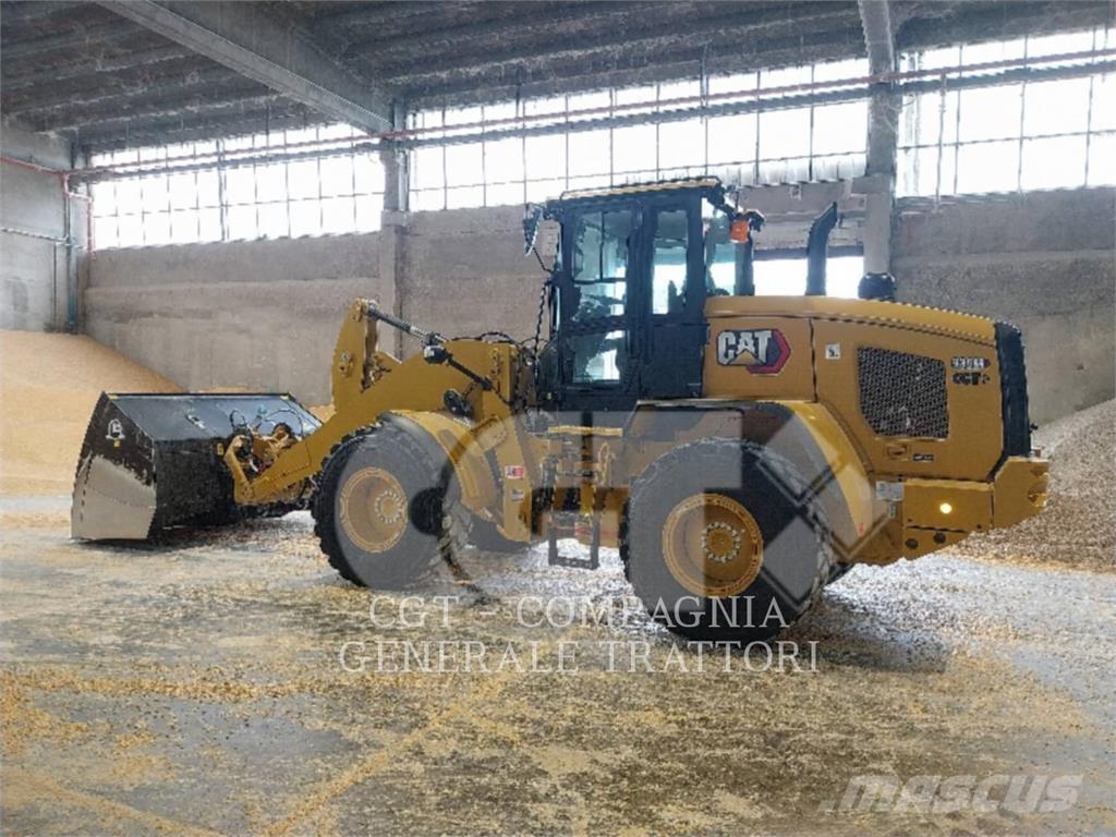 CAT 930M Фронтальные погрузчики
