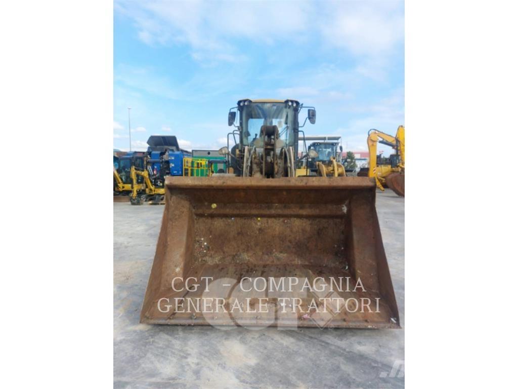 CAT 930M Фронтальные погрузчики