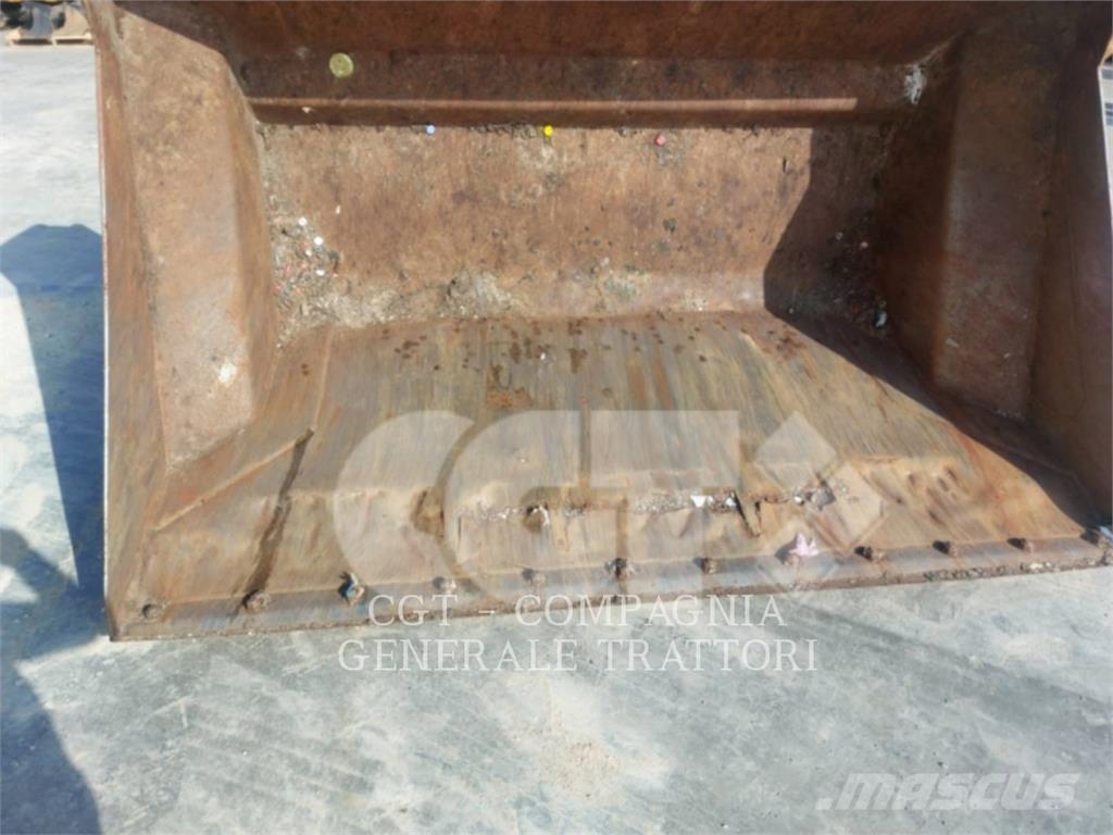 CAT 930M Фронтальные погрузчики