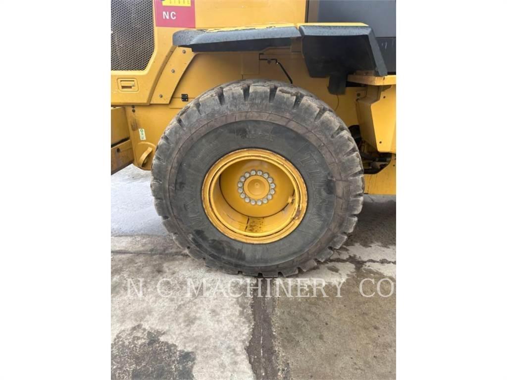 CAT 930M Фронтальные погрузчики