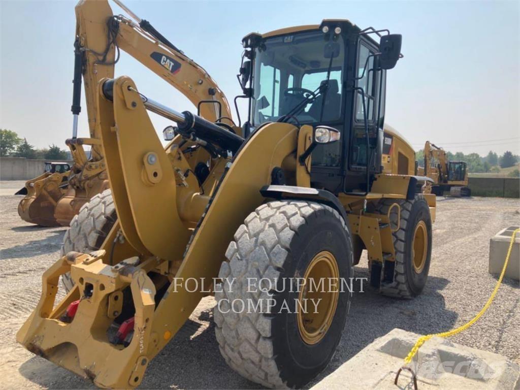 CAT 930M Фронтальные погрузчики