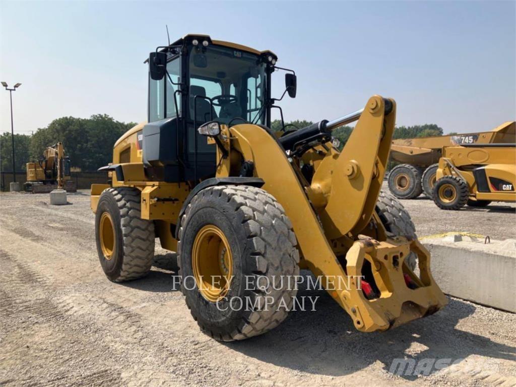 CAT 930M Фронтальные погрузчики