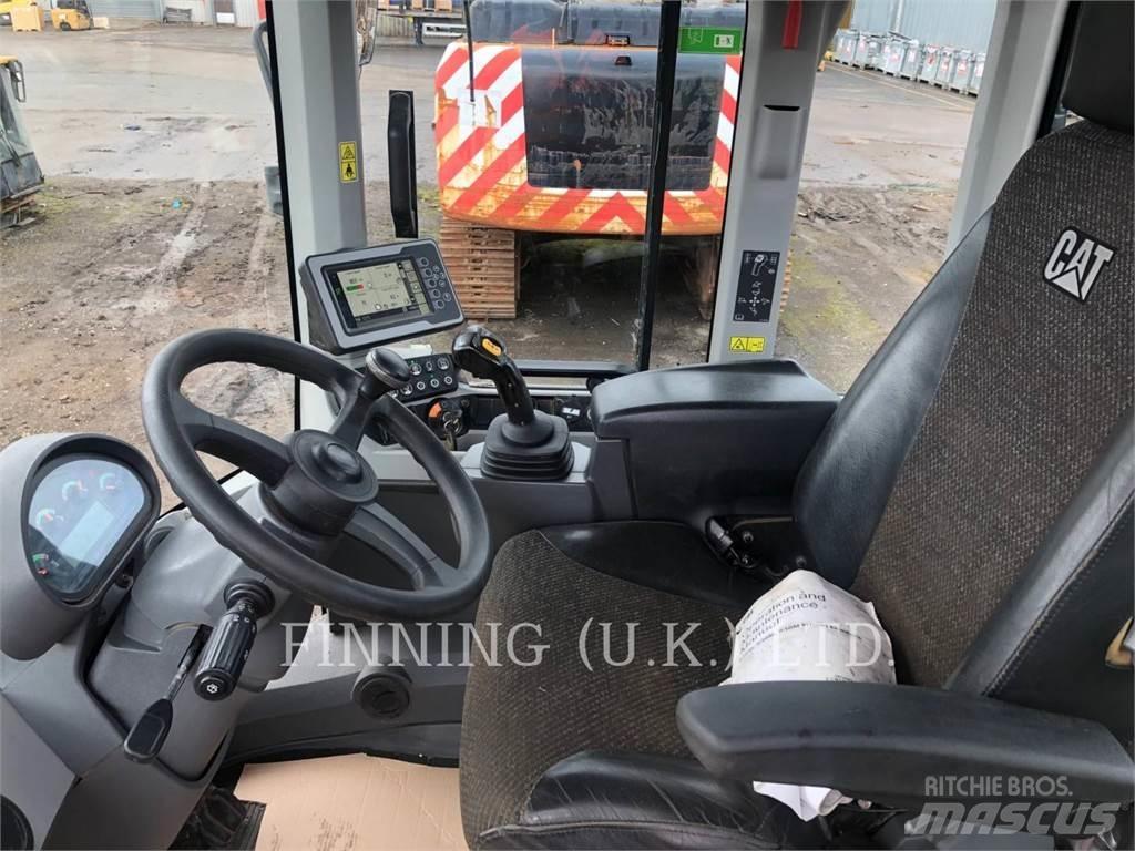 CAT 930M Фронтальные погрузчики
