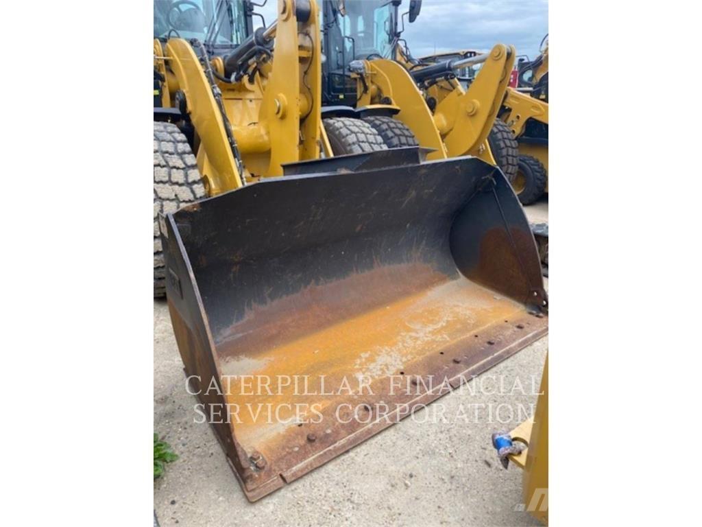 CAT 930M Фронтальные погрузчики