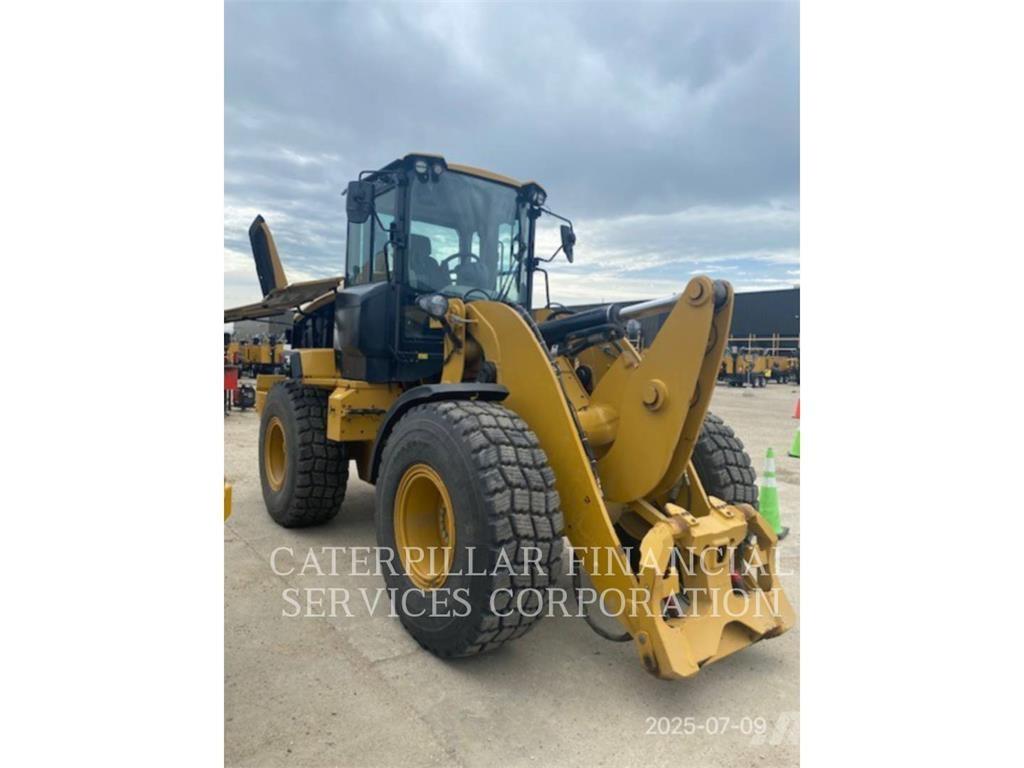 CAT 930M Фронтальные погрузчики