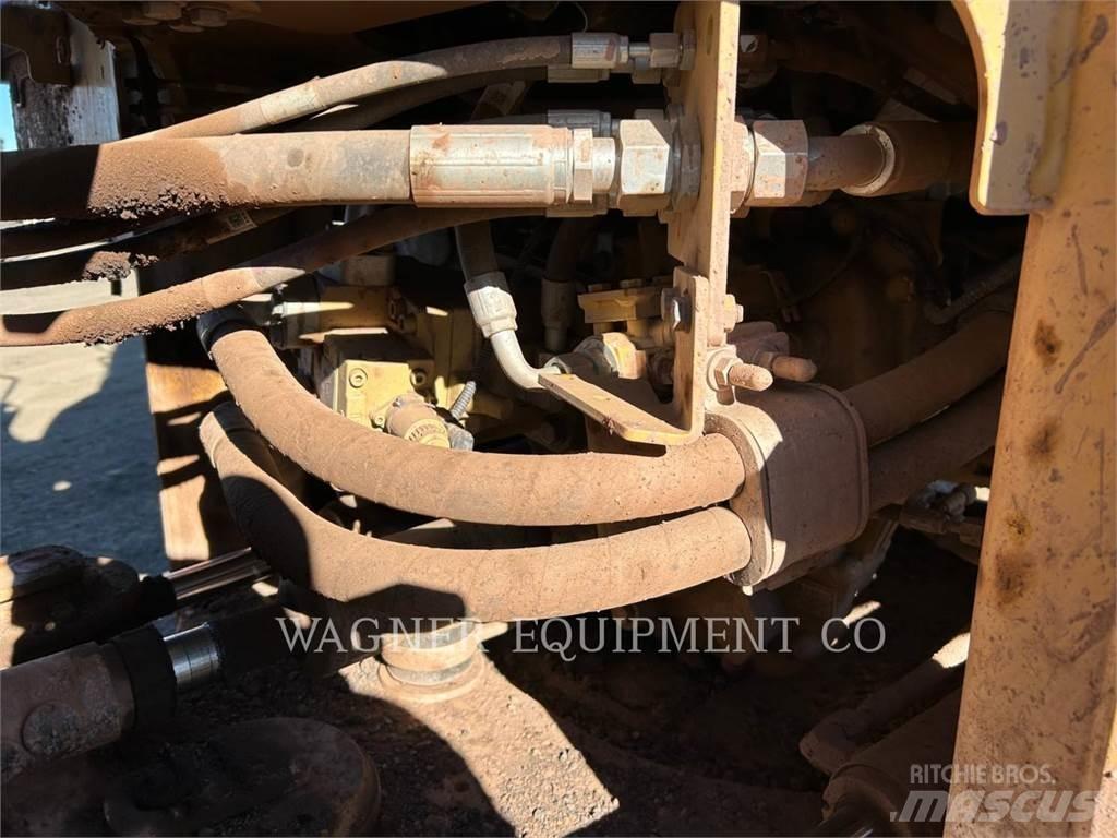 CAT 930M FC Фронтальные погрузчики