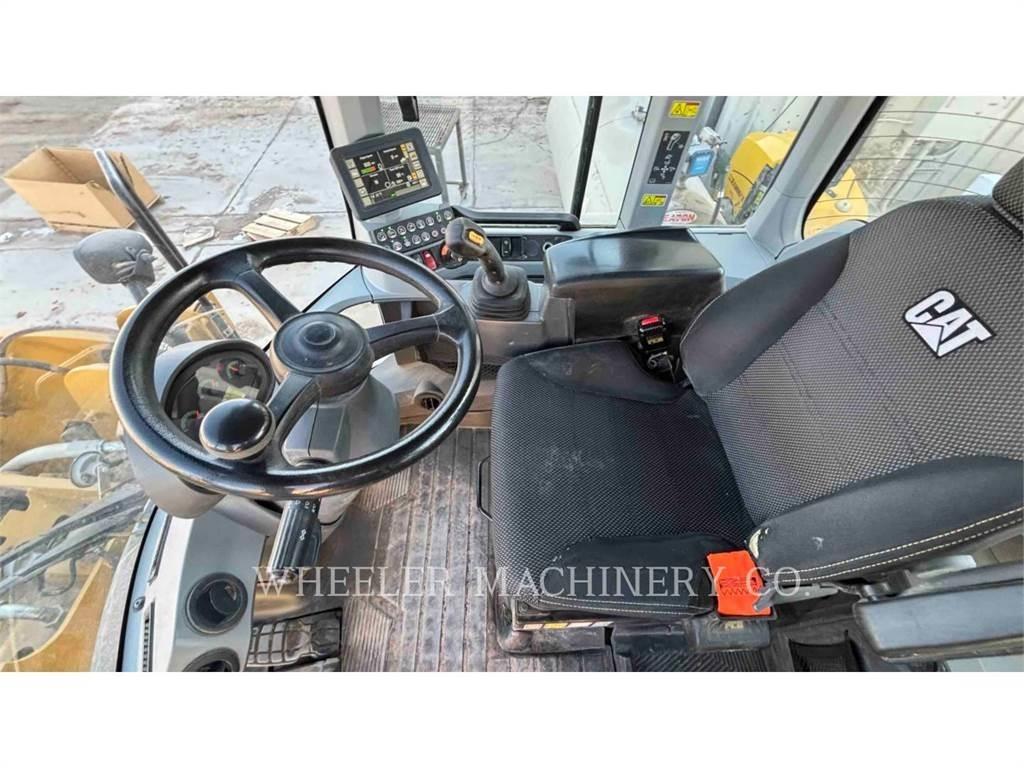 CAT 930M QC Фронтальные погрузчики