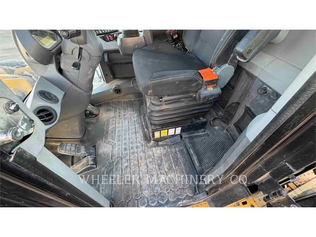 CAT 930M QC Фронтальные погрузчики