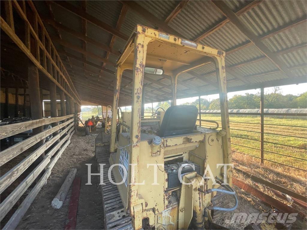 CAT 931B Гусеничные фронтальные погрузчики