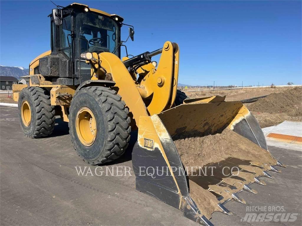 CAT 938 Фронтальные погрузчики