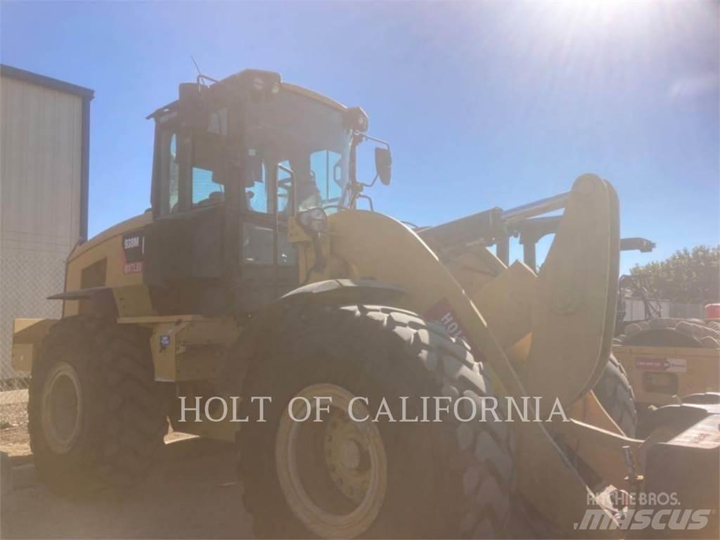 CAT 938 Фронтальные погрузчики
