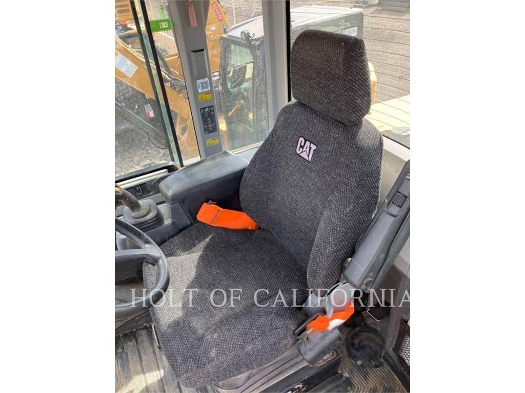 CAT 938 Фронтальные погрузчики