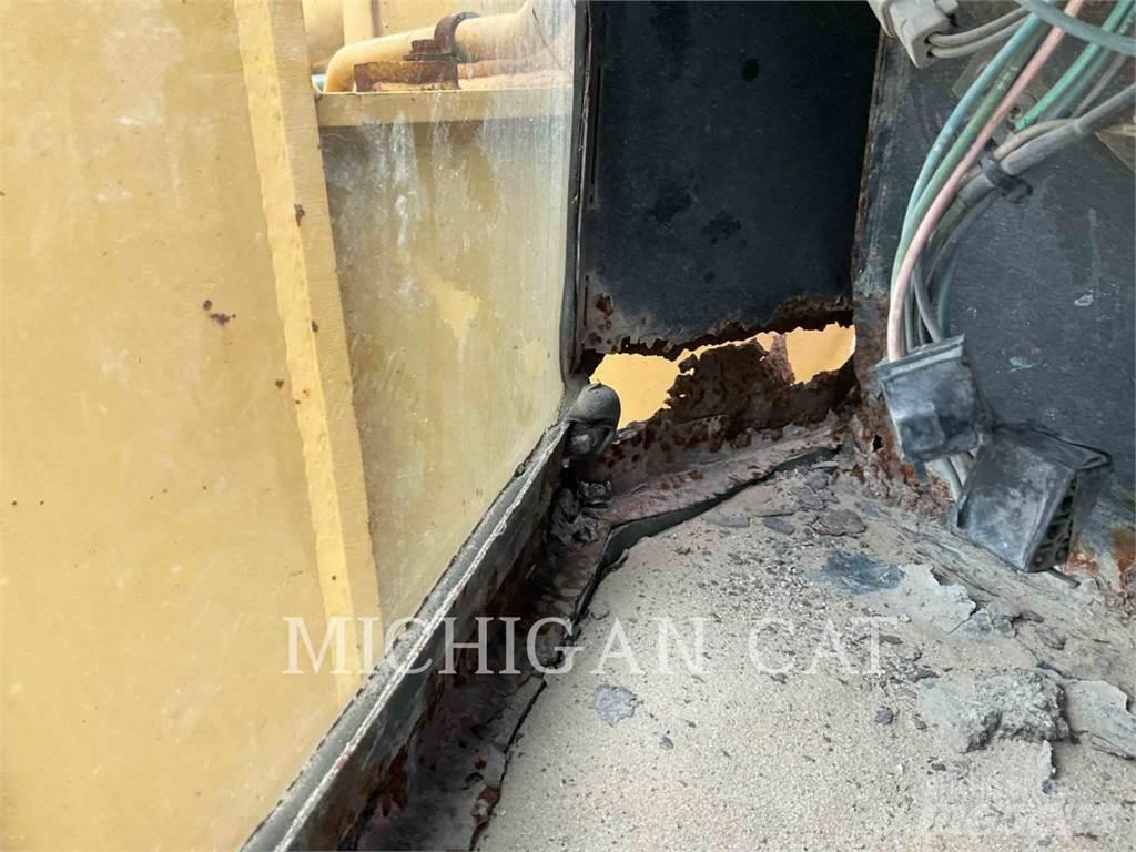 CAT 938G Фронтальные погрузчики