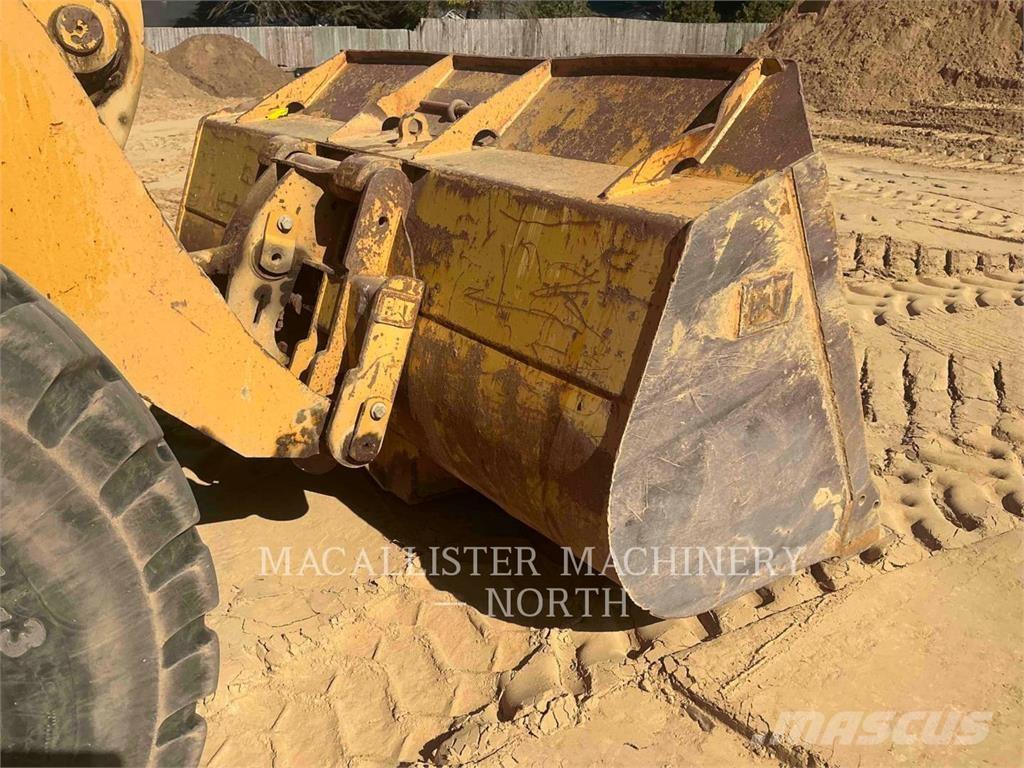 CAT 938H Фронтальные погрузчики