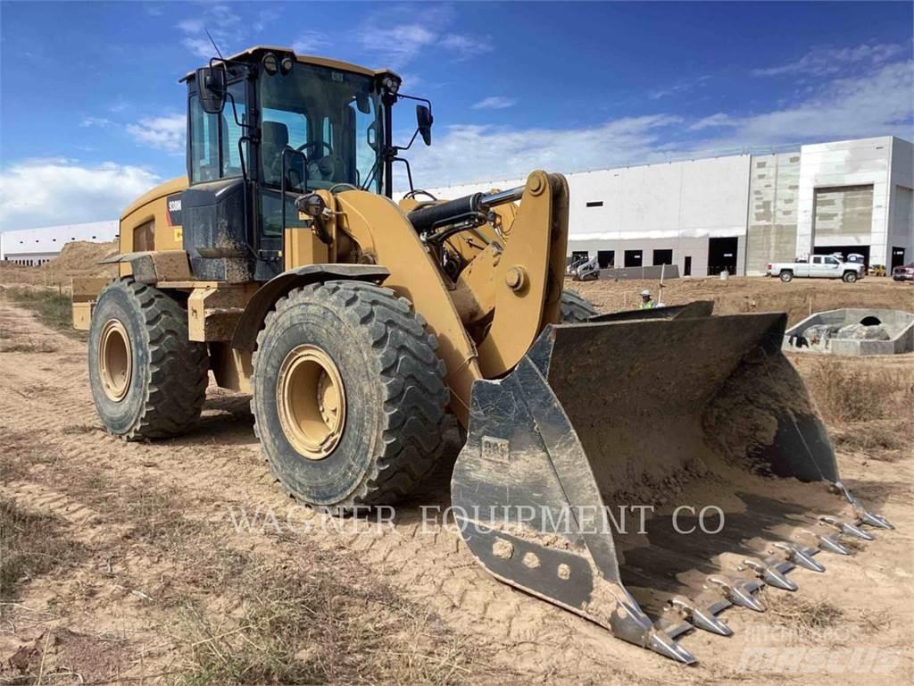 CAT 938M Фронтальные погрузчики