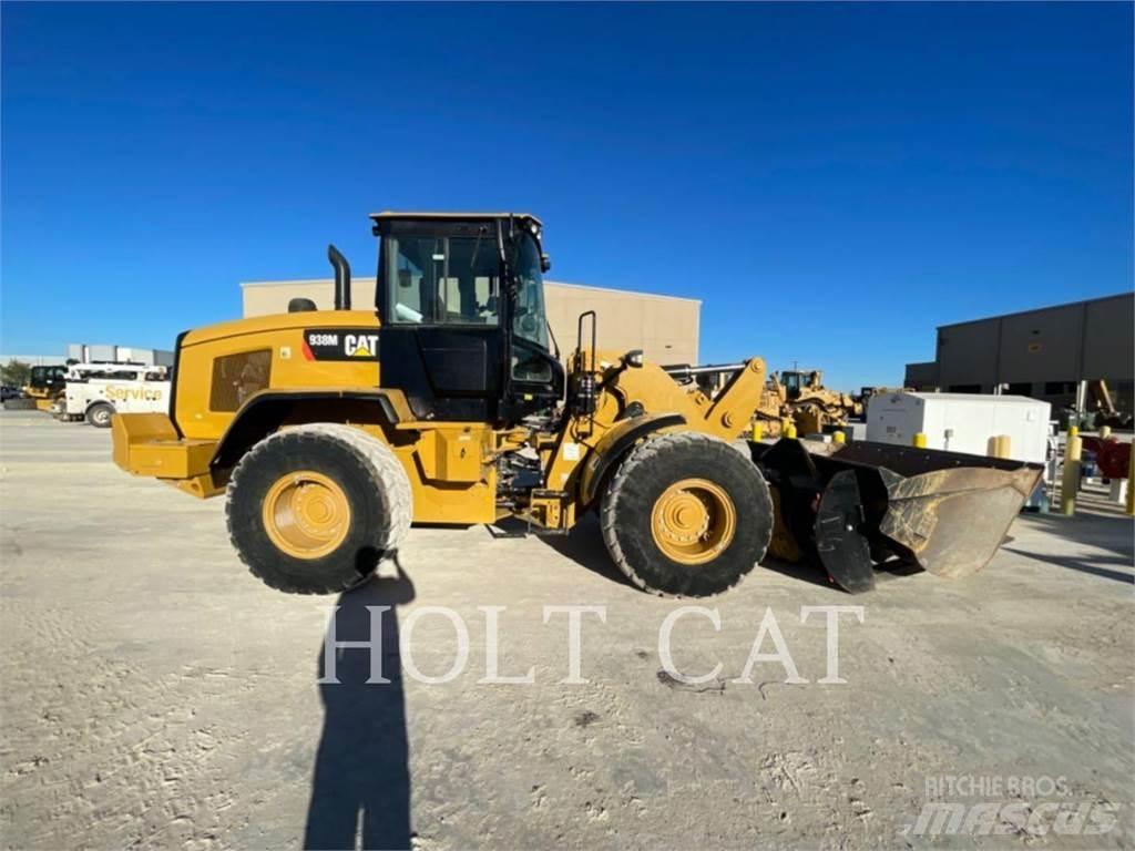 CAT 938M Фронтальные погрузчики