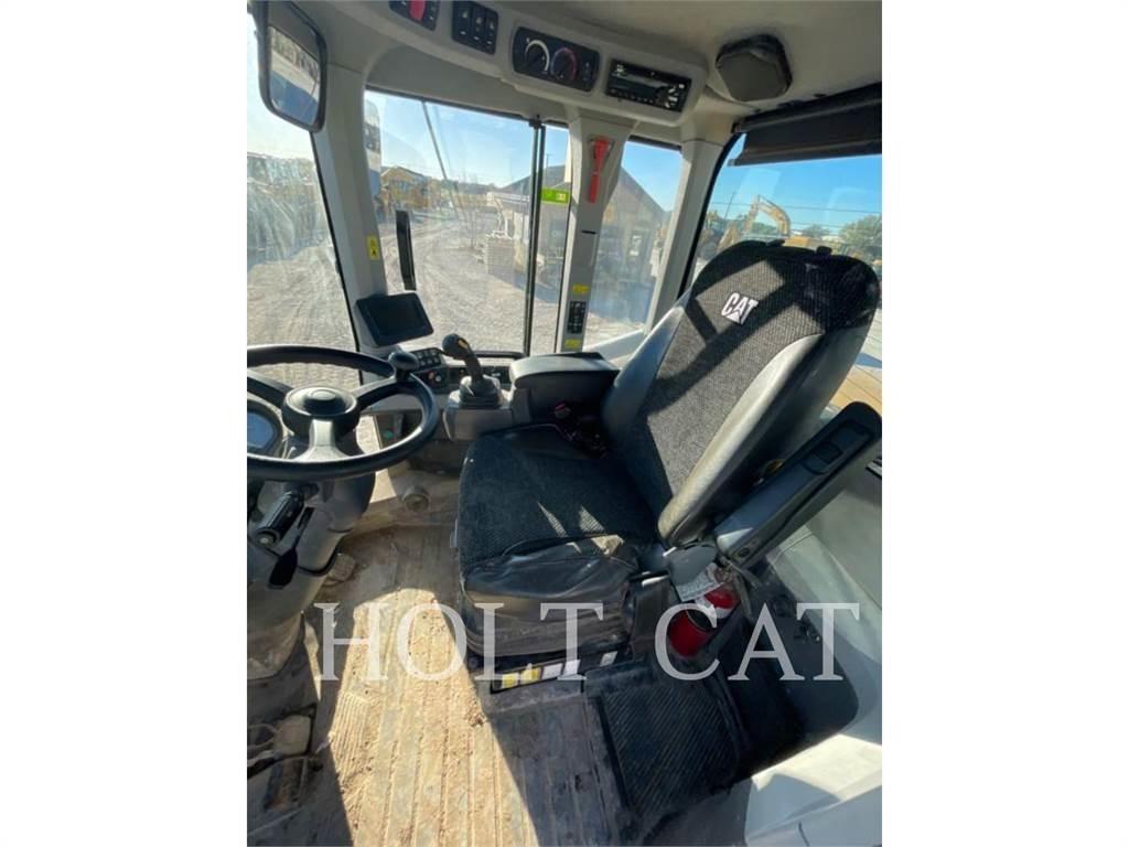 CAT 938M Фронтальные погрузчики