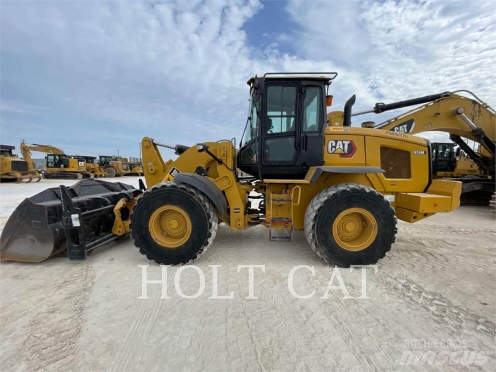 CAT 938M Фронтальные погрузчики