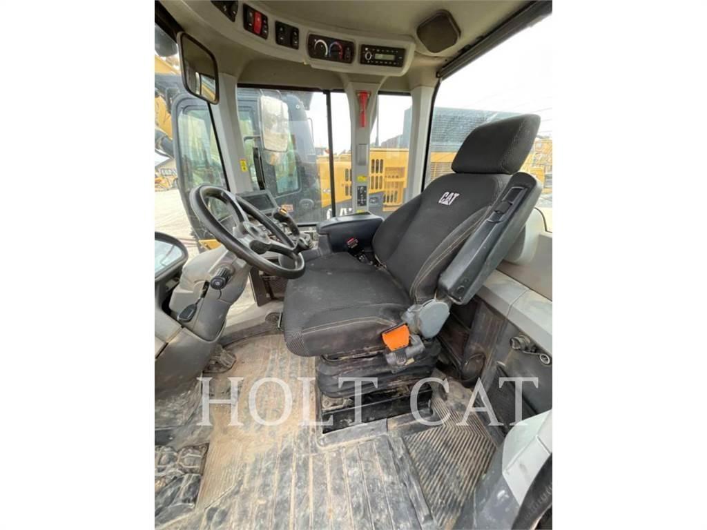 CAT 938M Фронтальные погрузчики
