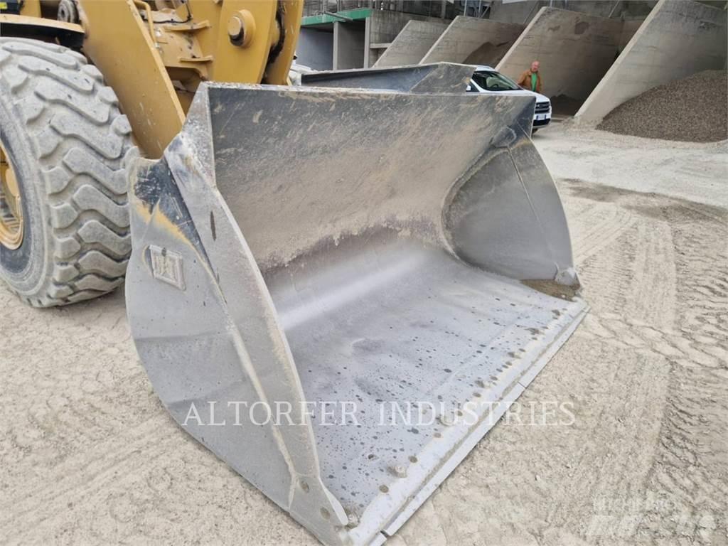 CAT 938M Фронтальные погрузчики