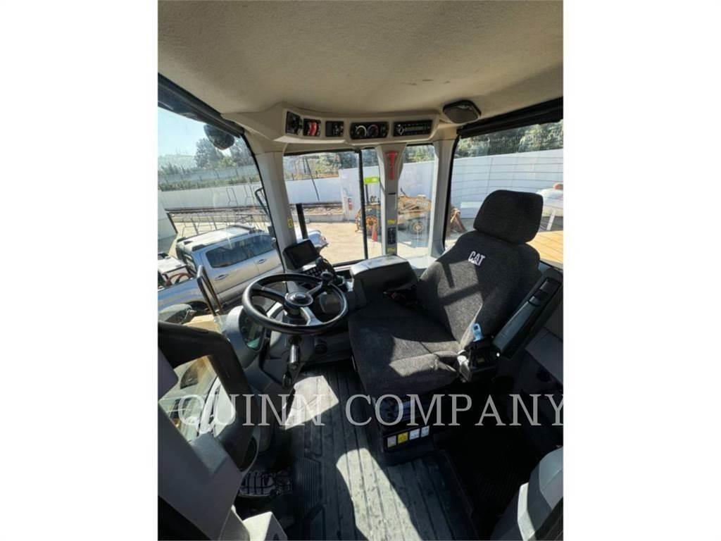 CAT 938M Фронтальные погрузчики