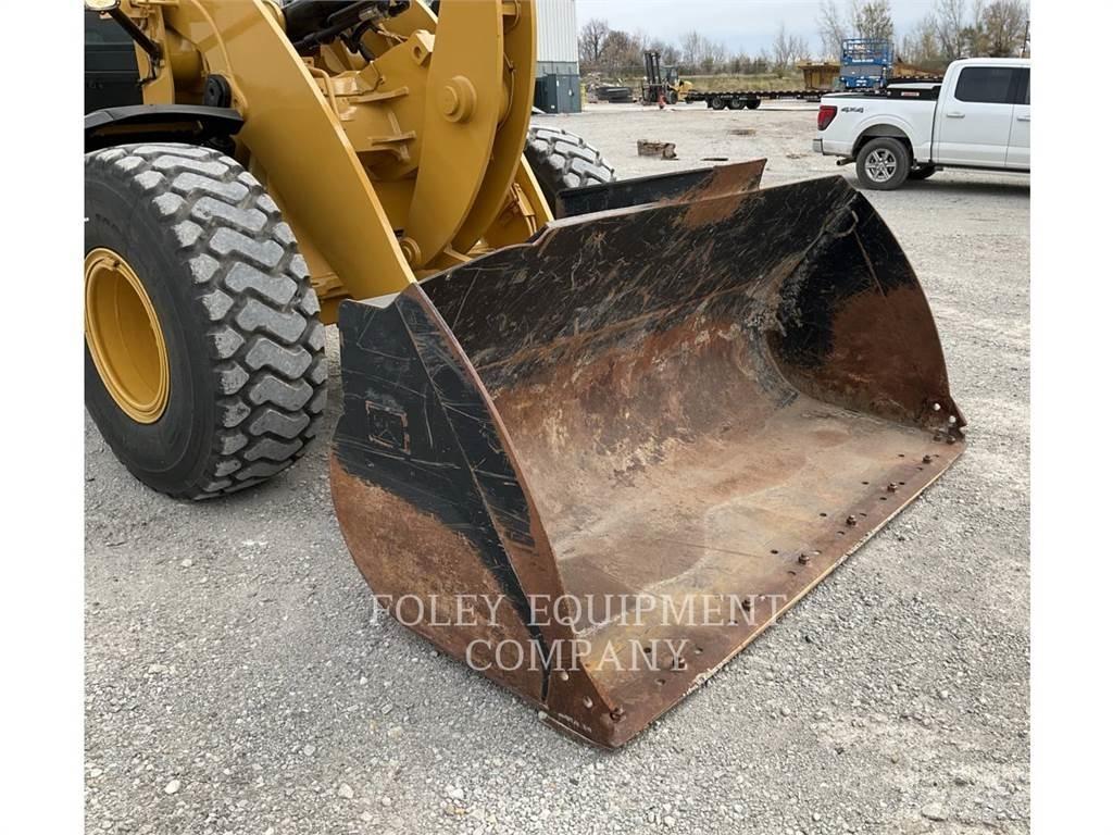 CAT 938M Фронтальные погрузчики