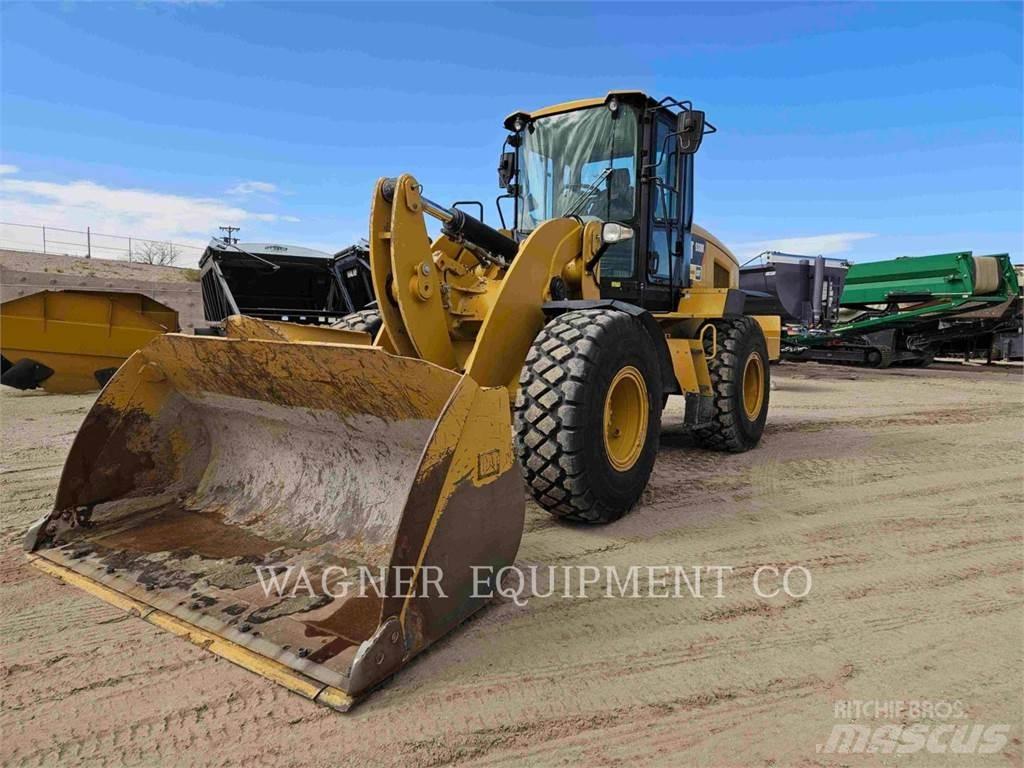 CAT 938M Фронтальные погрузчики