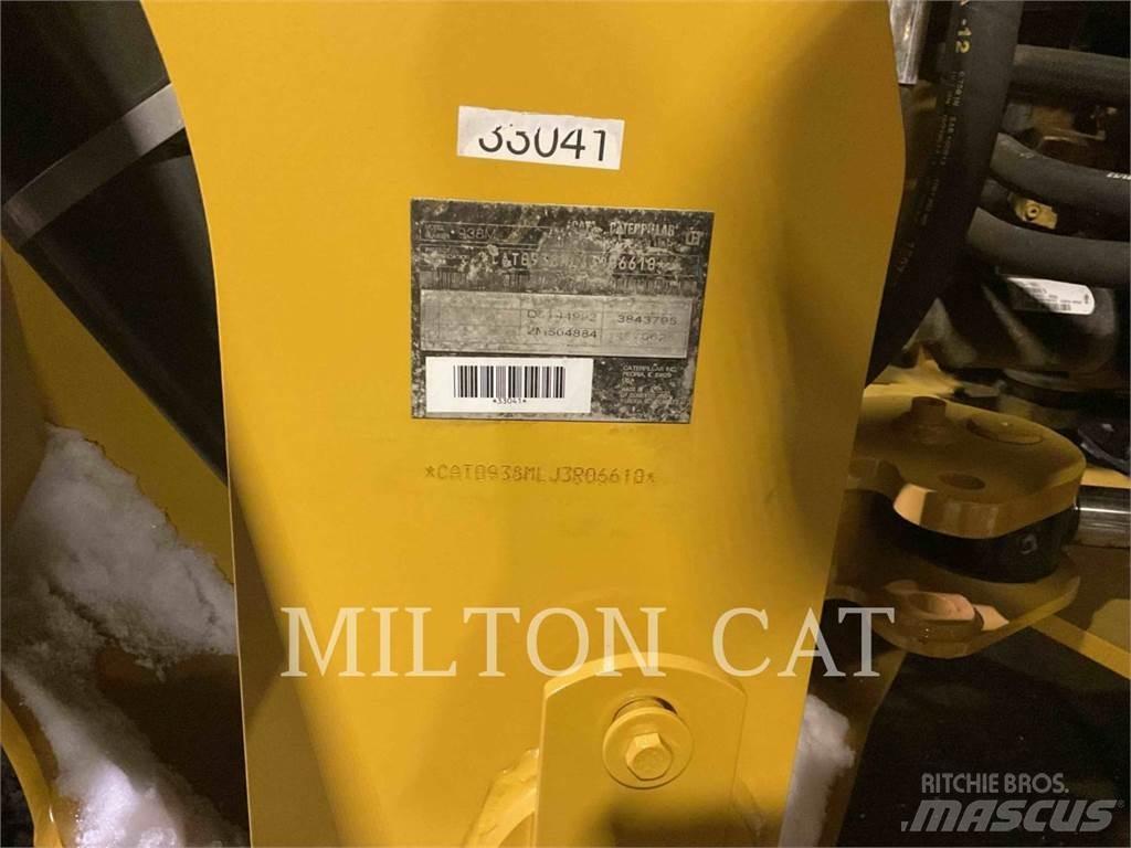 CAT 938M Фронтальные погрузчики
