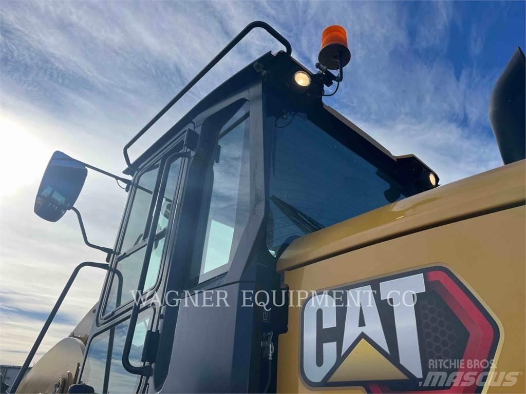 CAT 938M Фронтальные погрузчики