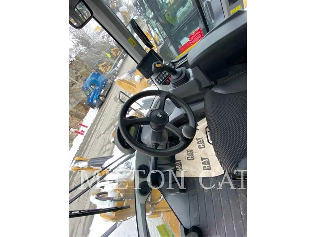CAT 938M Фронтальные погрузчики