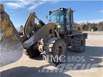 CAT 938M Фронтальные погрузчики