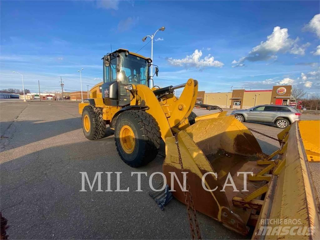 CAT 938M Фронтальные погрузчики