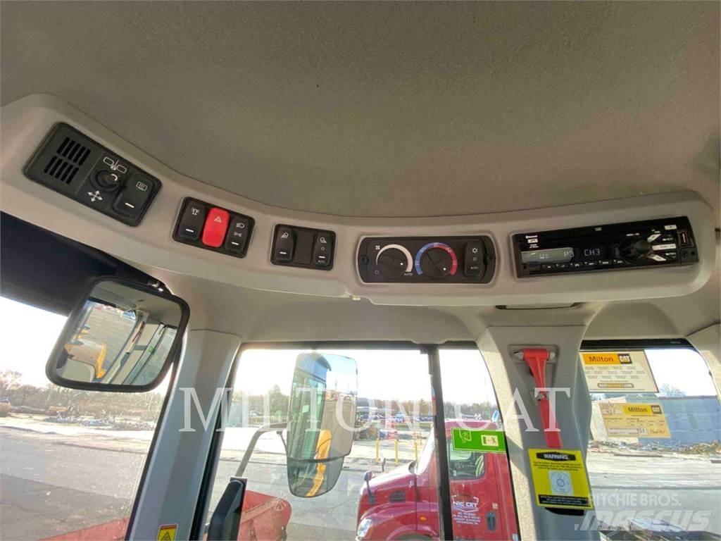 CAT 938M Фронтальные погрузчики