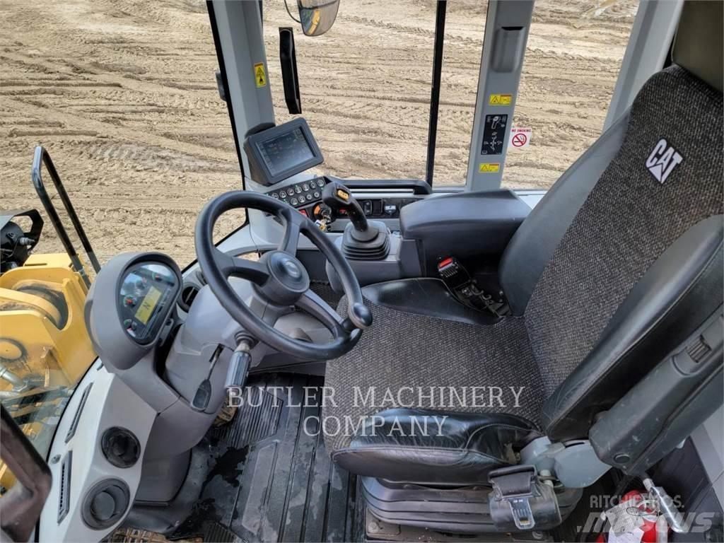 CAT 938M Фронтальные погрузчики