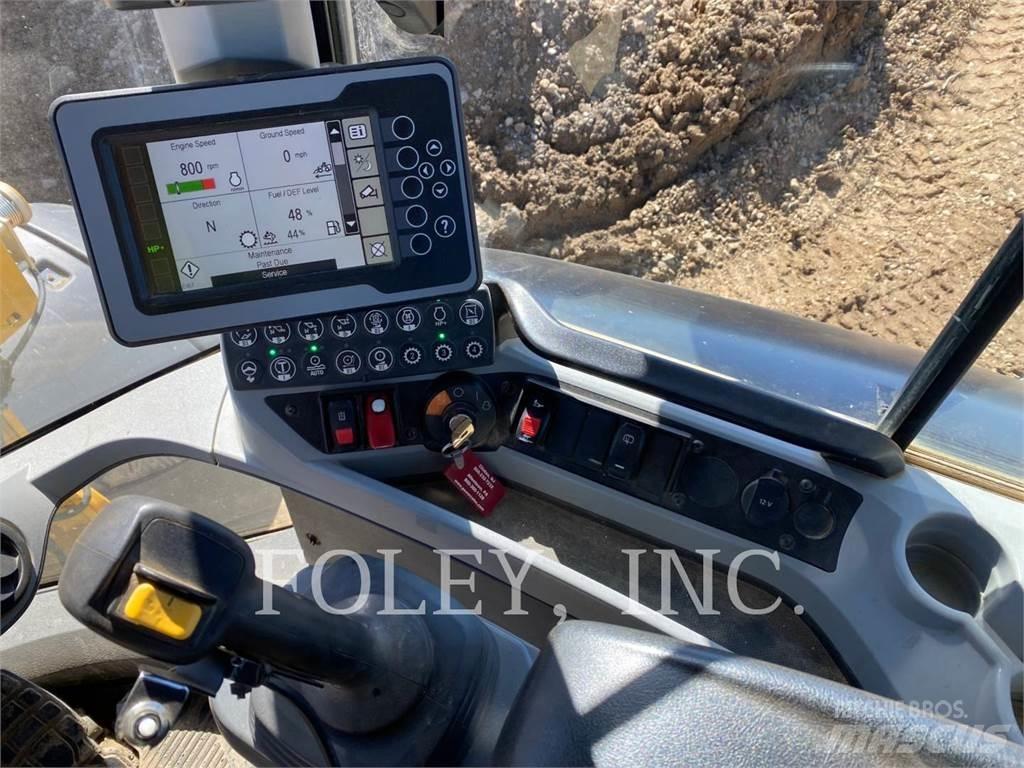 CAT 938M Фронтальные погрузчики