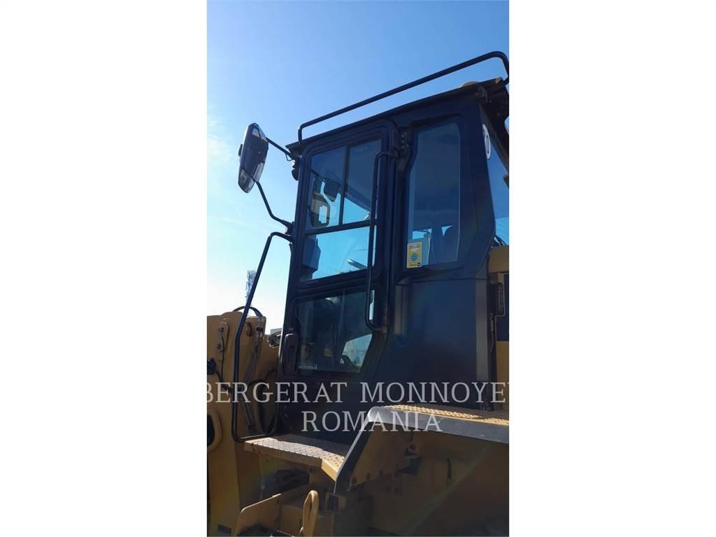CAT 938M Фронтальные погрузчики
