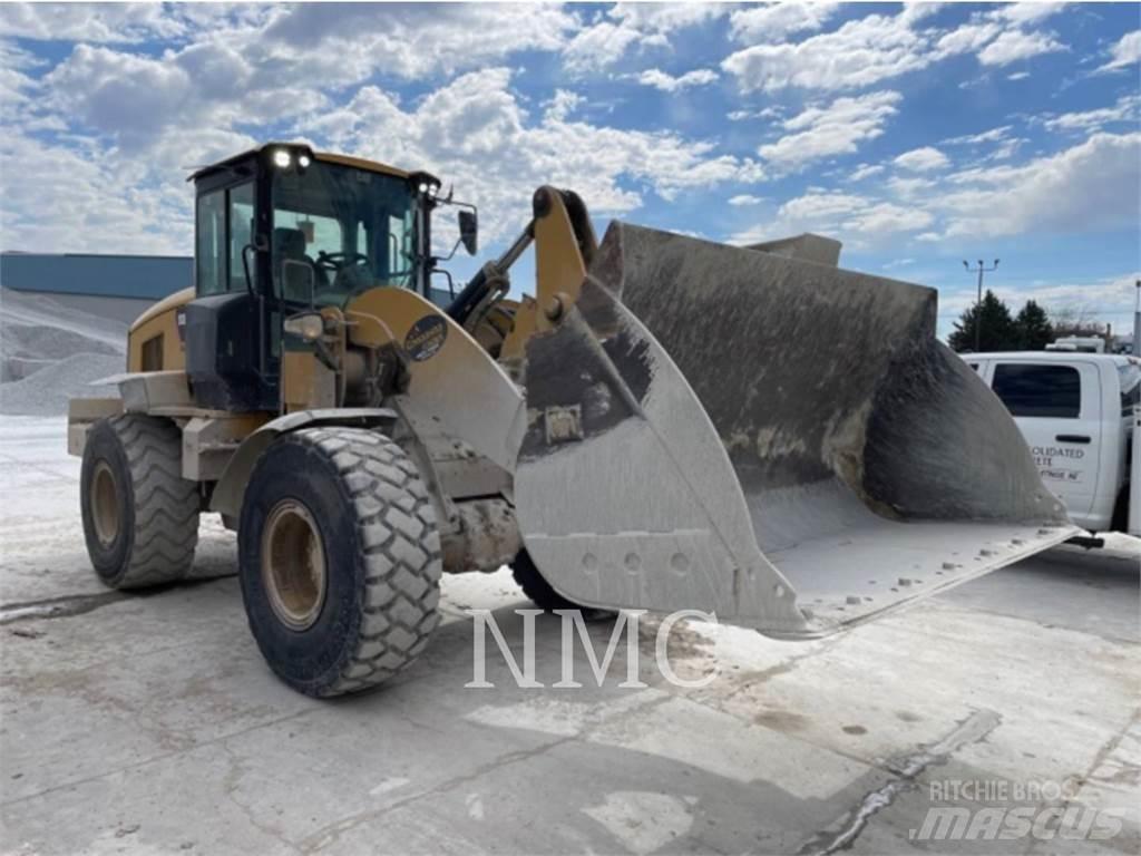 CAT 938M Фронтальные погрузчики