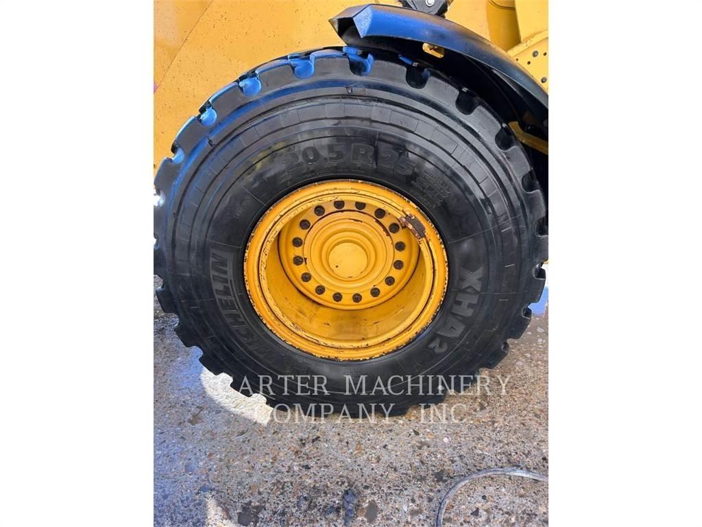 CAT 938M Фронтальные погрузчики