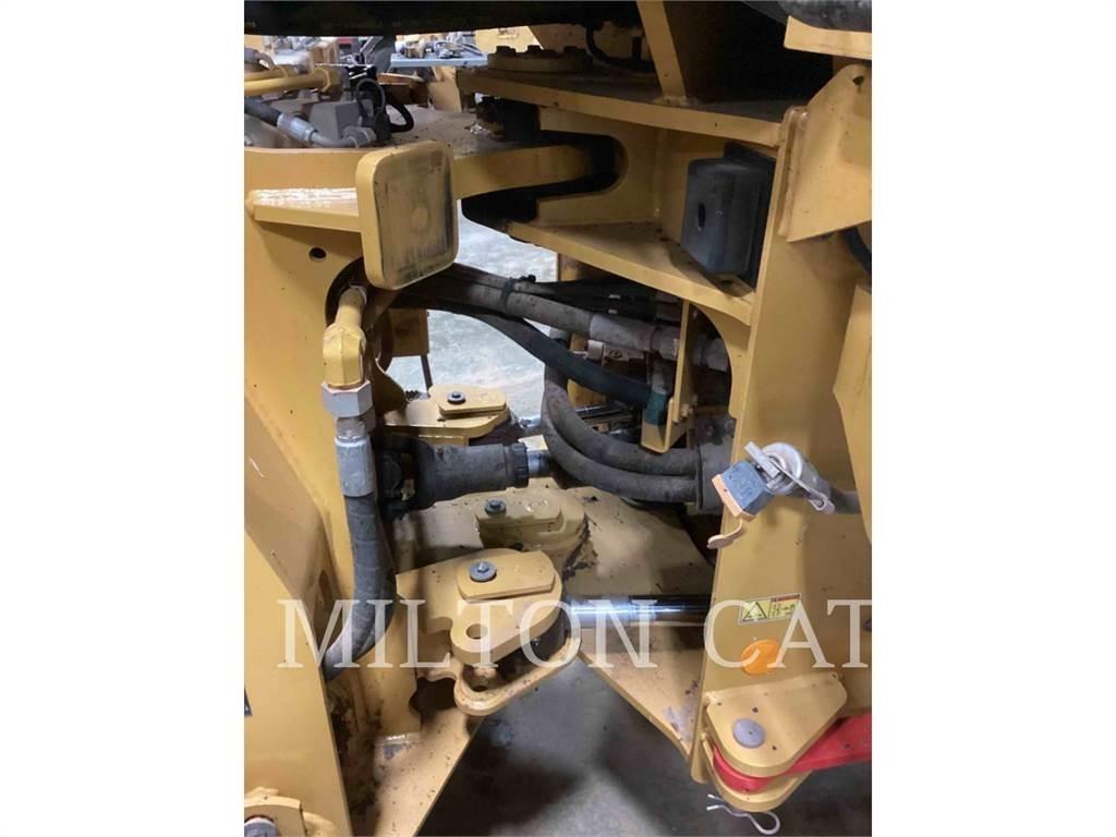 CAT 938M Фронтальные погрузчики