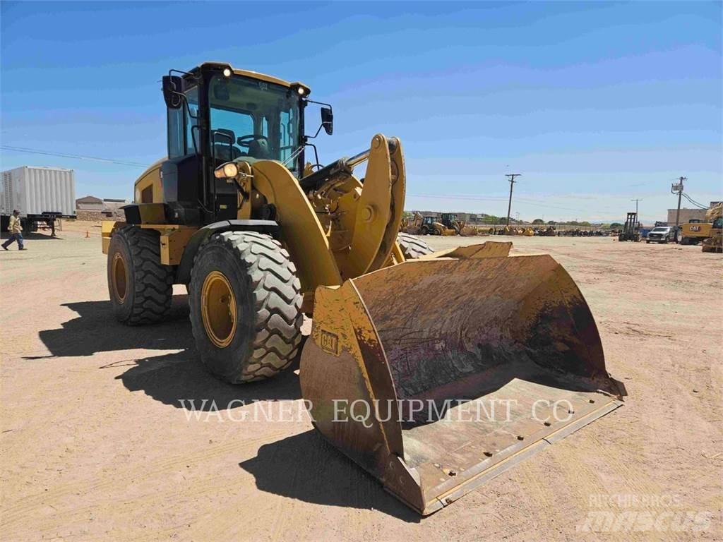 CAT 938M Фронтальные погрузчики