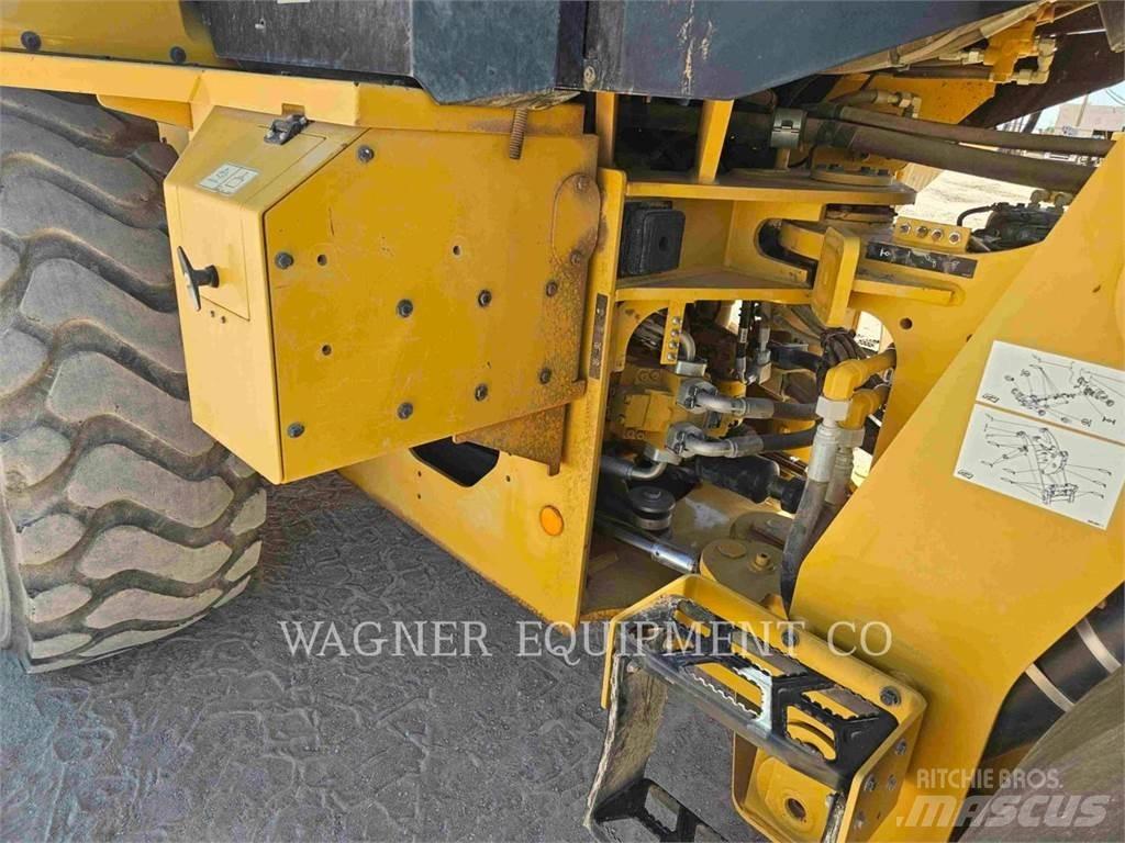 CAT 938M Фронтальные погрузчики