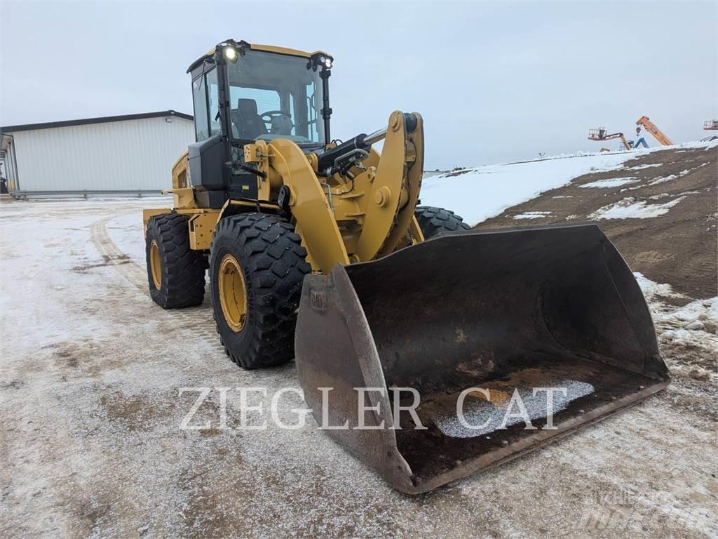 CAT 938M Фронтальные погрузчики