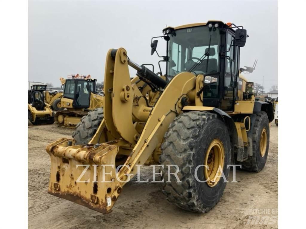 CAT 938M Фронтальные погрузчики