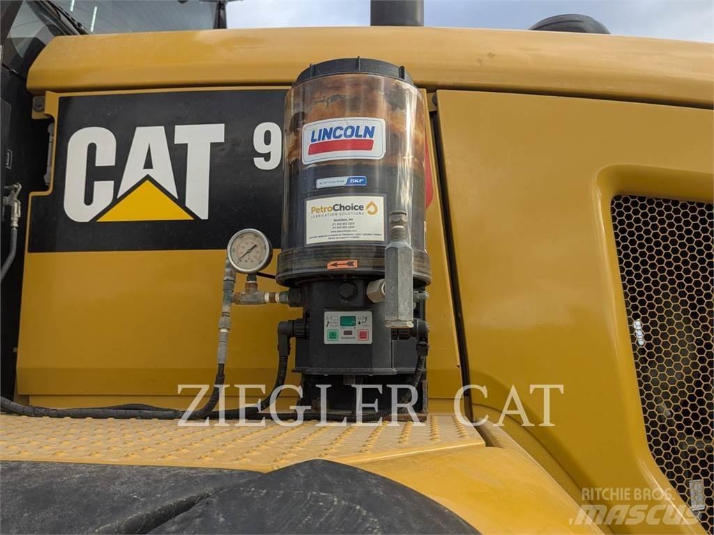 CAT 938M Фронтальные погрузчики